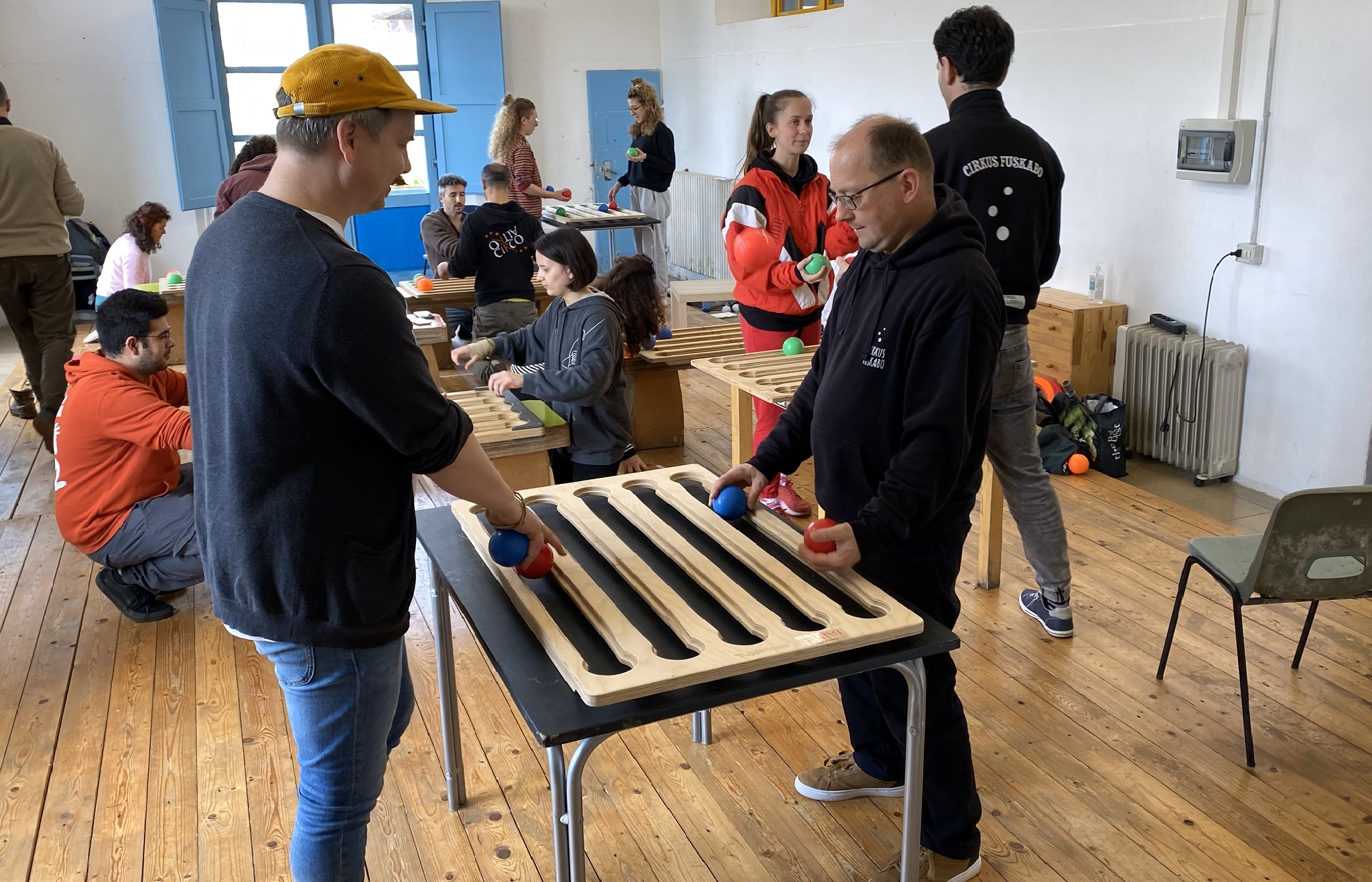 Toiminnallisen jongleerauksen työpaja.