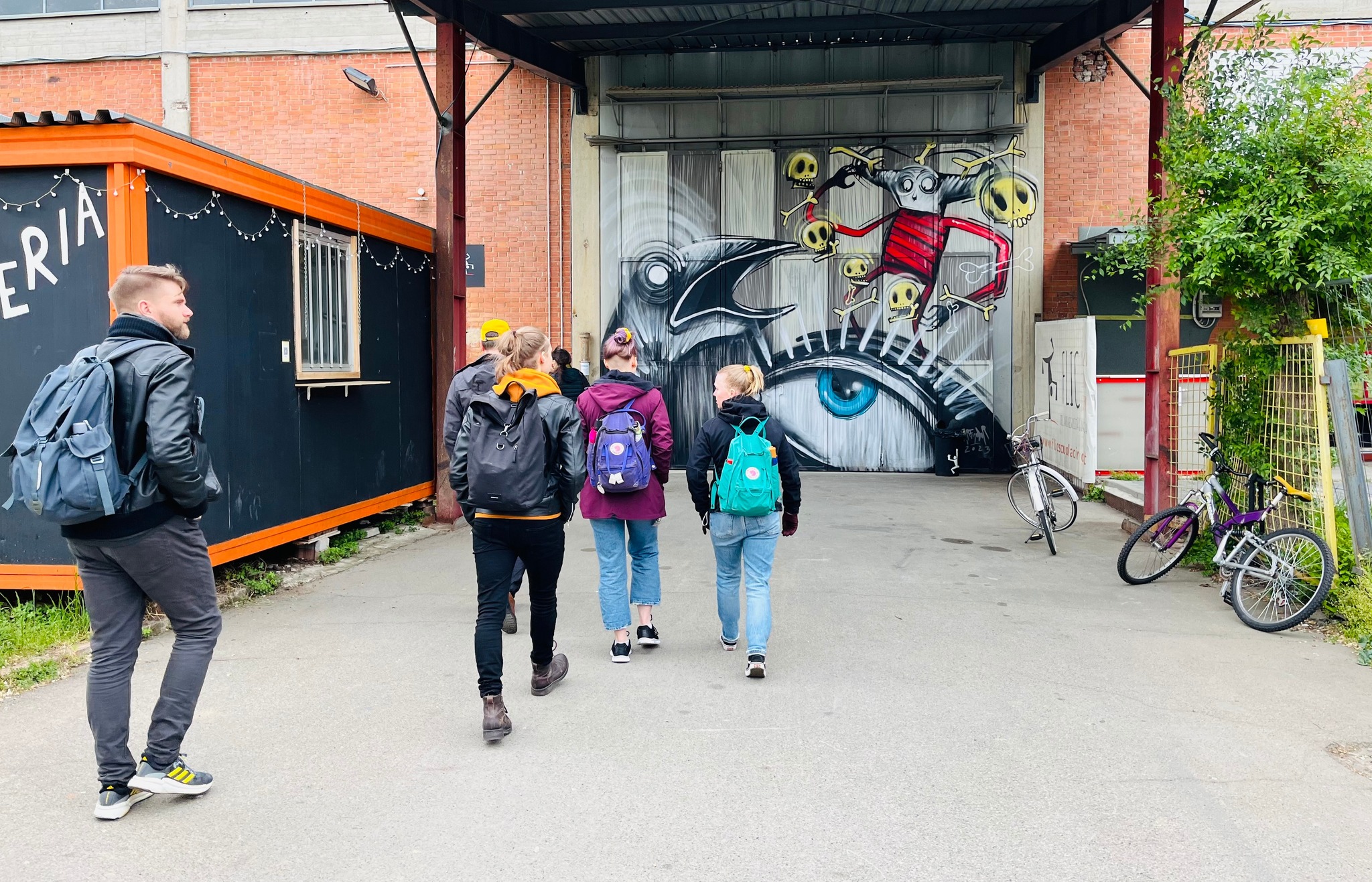 FLIC-sirkuskoulun ulko-ovi Torinossa.